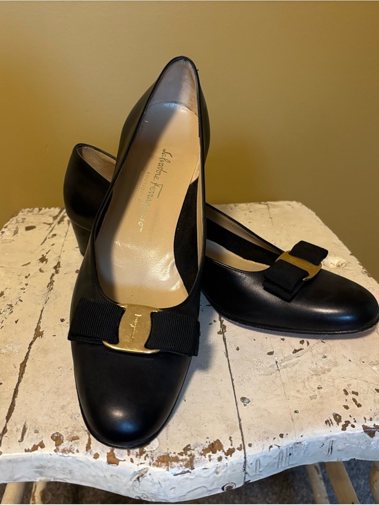 Salvatore Ferragamo Shoes - Vintage Salvatore Ferragamo Black Vara Bow Leather Pumps